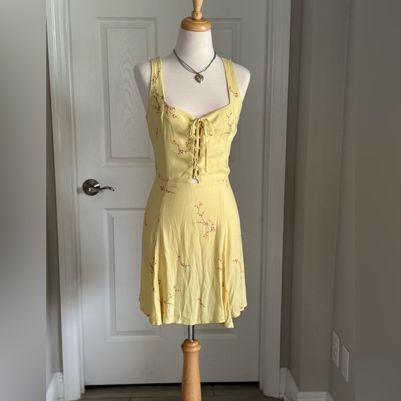 Reformation Dresses & Skirts - NWOT Reformation Light Yellow Floral Dress